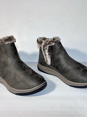 Clarks Cloudsteppers Breeze Fur Faux Fur Slip-On Boots